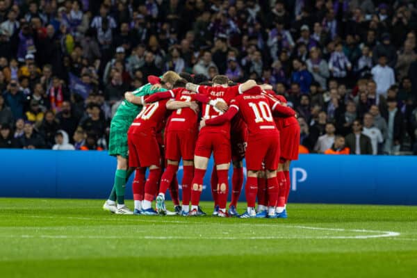 TOULOUSE, ENGLAND - Thursday, November 9, 2023: Liverpool players line-up in huddle before the UEFA Europa League Group E match-day 4 game between Toulouse FC and Liverpool FC at the Stadium de Toulouse. (Photo by David Rawcliffe/Propaganda)