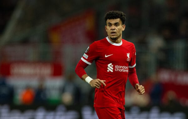 TOULOUSE, ENGLAND - Thursday, November 9, 2023: Liverpool's Luis Díaz during the UEFA Europa League Group E match-day 4 game between Toulouse FC and Liverpool FC at the Stadium de Toulouse. (Photo by David Rawcliffe/Propaganda)