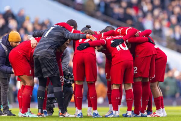 MANCHESTER, ENGLAND - Saturday, November 25, 2023: Liverpool players form a pre-match team huddle during the FA Premier League match between Manchester City FC and Liverpool FC at the City of Manchester Stadium. (Photo by David Rawcliffe/Propaganda)