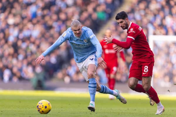 MANCHESTER, ENGLAND - Saturday, November 25, 2023: Manchester City's Erling Haaland (L) and Liverpool's Dominik Szoboszlai during the FA Premier League match between Manchester City FC and Liverpool FC at the City of Manchester Stadium. (Photo by David Rawcliffe/Propaganda)