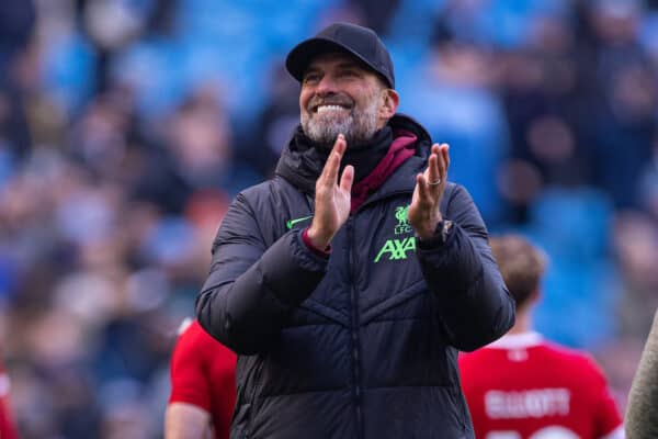 MANCHESTER, ENGLAND - Saturday, November 25, 2023: Liverpool's manager Jürgen Klopp applauds the supporters after the FA Premier League match between Manchester City FC and Liverpool FC at the City of Manchester Stadium. (Photo by David Rawcliffe/Propaganda)