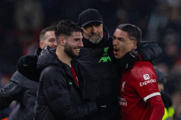 LIVERPOOL, ENGLAND - Sunday, December 3, 2023: Liverpool's Dominik Szoboszlai, manager Jürgen Klopp and Darwin Núñez celebrate the winning fourth goal during the FA Premier League match between Liverpool FC and Fulham FC at Anfield. (Photo by David Rawcliffe/Propaganda)