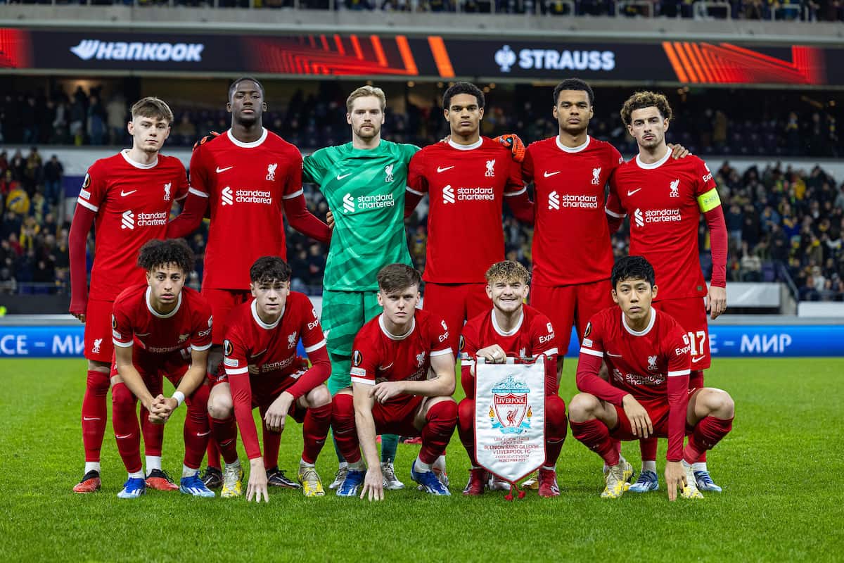 BRUSSELS, BELGIUM - Thursday, December 14, 2023: Liverpool players line-up for a team group photograph before the UEFA Europa League Group E matchday 6 game between Royale Union Saint-Gilloise and Liverpool FC at the Constant Vanden Stock Stadium. Back row L-R: Conor Bradley, Ibrahima Konaté, goalkeeper Caoimhin Kelleher, Jarell Quansah, Cody Gakpo, Curtis Jones. Front row L-R: Kaide Gordon, Luke Chambers, Ben Doak, 19', Wataru End?. (Photo by David Rawcliffe/Propaganda)