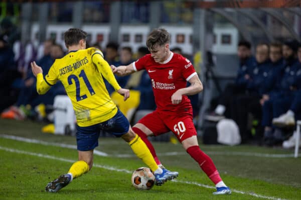 BRUSSELS, BELGIUM - Thursday, December 14, 2023: Liverpool's Ben Doak (R) is challenged by Union SG's Alessio Castro-Montes during the UEFA Europa League Group E matchday 6 game between Royale Union Saint-Gilloise and Liverpool FC at the Constant Vanden Stock Stadium. (Photo by David Rawcliffe/Propaganda)