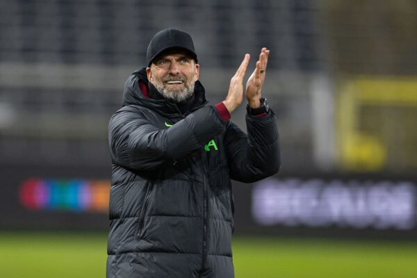 BRUSSELS, BELGIUM - Thursday, December 14, 2023: Liverpool's manager Jürgen Klopp applauds the supporters after the UEFA Europa League Group E matchday 6 game between Royale Union Saint-Gilloise and Liverpool FC at the Constant Vanden Stock Stadium. (Photo by David Rawcliffe/Propaganda)