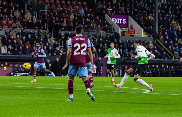 BURNLEY, ENGLAND - Tuesday, December 26, 2023: Liverpool's Darwin Núñez scores the first goal22 during the FA Premier League match between Burnley FC and Liverpool FC at Turf Moor. (Photo by David Rawcliffe/Propaganda)