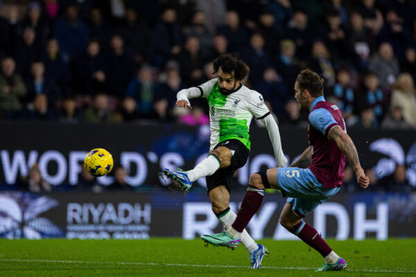 BURNLEY, ENGLAND - Tuesday, December 26, 2023: Liverpool's Mohamed Salah shoots during the FA Premier League match between Burnley FC and Liverpool FC at Turf Moor. (Photo by David Rawcliffe/Propaganda)