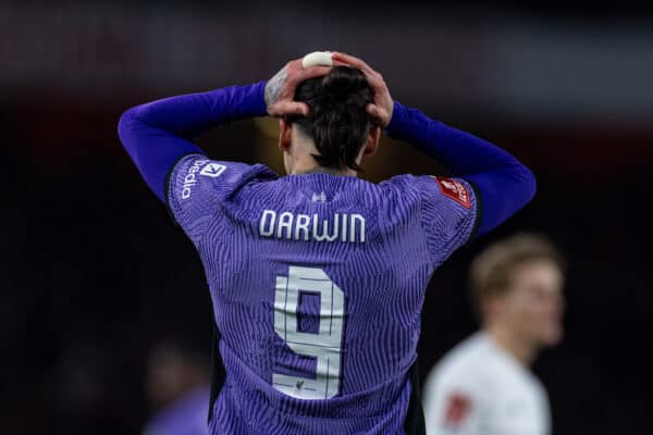 LONDON, ENGLAND - Sunday, January 7, 2024: Liverpool's Darwin Núñez looks dejected after missing a chance during the FA Cup 3rd Round match between Arsenal FC and Liverpool FC at the Emirates Stadium. (Photo by David Rawcliffe/Propaganda)