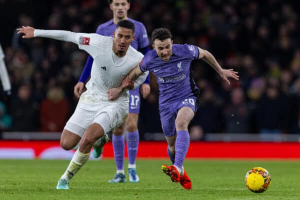 LONDON, ENGLAND - Sunday, January 7, 2024: Liverpool's Diogo Jota (R) is challenged by Arsenal's William Saliba during the FA Cup 3rd Round match between Arsenal FC and Liverpool FC at the Emirates Stadium. (Photo by David Rawcliffe/Propaganda)