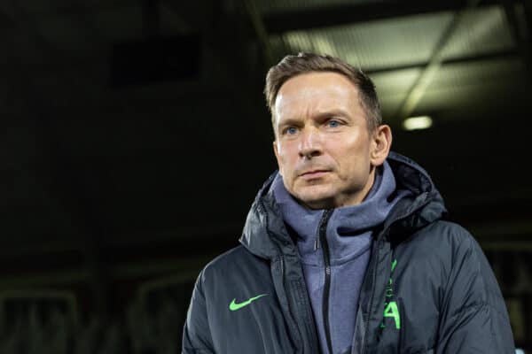 LONDON, ENGLAND - Wednesday, January 24, 2024: Liverpool's first-team development coach Pepijn Lijnders before the Football League Cup Semi-Final 2nd Leg match between Fulham FC and Liverpool FC at Craven Cottage. (Photo by David Rawcliffe/Propaganda)