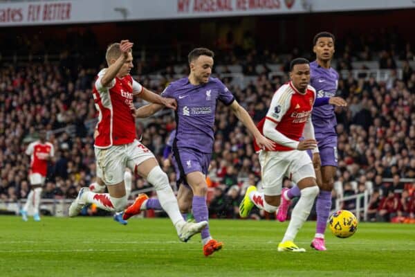 LONDON, ENGLAND - Sunday, February 4, 2024: Liverpool's Diogo Jota gets past Arsenal's Oleksandr Zinchenko during the FA Premier League match between Arsenal FC and Liverpool FC at the Emirates Stadium. (Photo by David Rawcliffe/Propaganda)