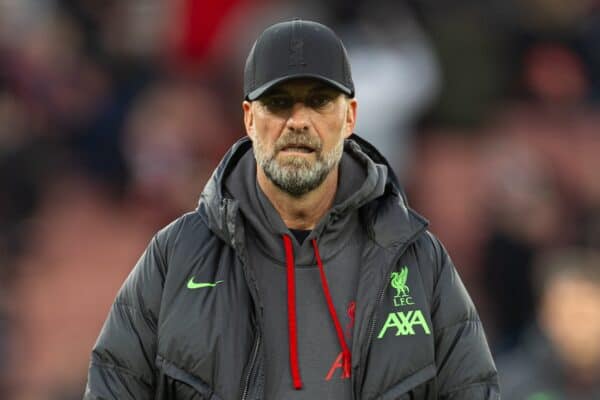 LONDON, ENGLAND - Sunday, February 4, 2024: Liverpool's manager Jürgen Klopp during the pre-match warm-up before the FA Premier League match between Arsenal FC and Liverpool FC at the Emirates Stadium. (Photo by David Rawcliffe/Propaganda)