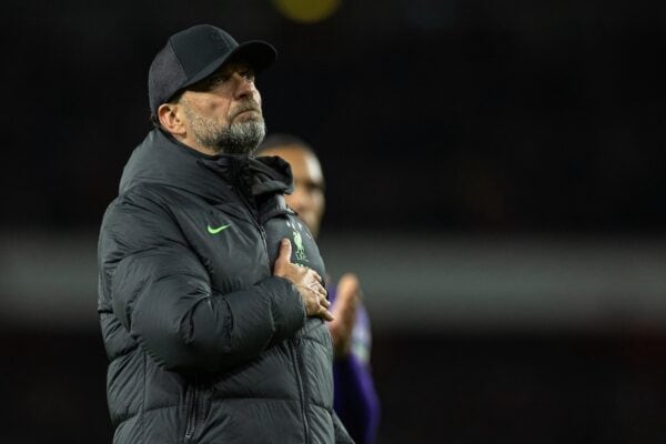 LONDON, ENGLAND - Sunday, February 4, 2024: Liverpool's manager Jürgen Klopp applauds the supporters after the FA Premier League match between Arsenal FC and Liverpool FC at the Emirates Stadium. (Photo by David Rawcliffe/Propaganda)