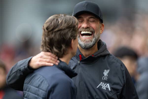 LONDON, ENGLAND - Saturday, February 17, 2024: Liverpool's manager Jürgen Klopp (R) with Brentford's manager Thomas Frank during the FA Premier League match between Brentford FC and Liverpool FC at the Brentford Community Stadium. (Photo by David Rawcliffe/Propaganda)