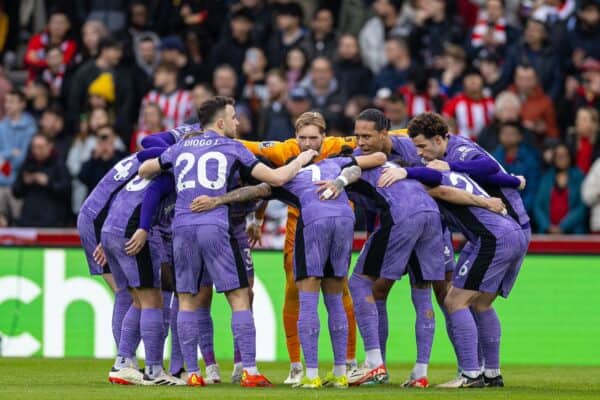 LONDON, ENGLAND - Saturday, February 17, 2024: Liverpool players form a pre-match huddle before the FA Premier League match between Brentford FC and Liverpool FC at the Brentford Community Stadium. (Photo by David Rawcliffe/Propaganda)