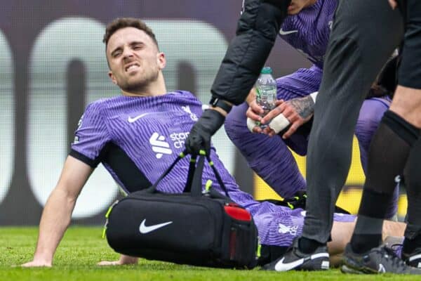 LONDON, ENGLAND - Saturday, February 17, 2024: Liverpool's Diogo Jota is treated for an injury during the FA Premier League match between Brentford FC and Liverpool FC at the Brentford Community Stadium. (Photo by David Rawcliffe/Propaganda)