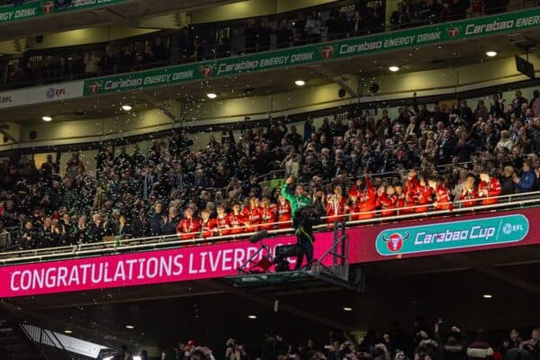 LONDON, ENGLAND - Sunday, February 25, 2024: Liverpool's captain Virgil van Dijk lifts the trophy after the Football League Cup Final match between Chelsea FC and Liverpool FC at Wembley Stadium. Liverpool won 1-0 after extra-time. (Photo by David Rawcliffe/Propaganda)