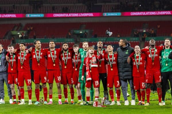 LONDON, ENGLAND - Sunday, February 25, 2024: Liverpool players celebrate with the trophy after the Football League Cup Final match between Chelsea FC and Liverpool FC at Wembley Stadium. Liverpool won 1-0 after extra-time. (Photo by David Rawcliffe/Propaganda)