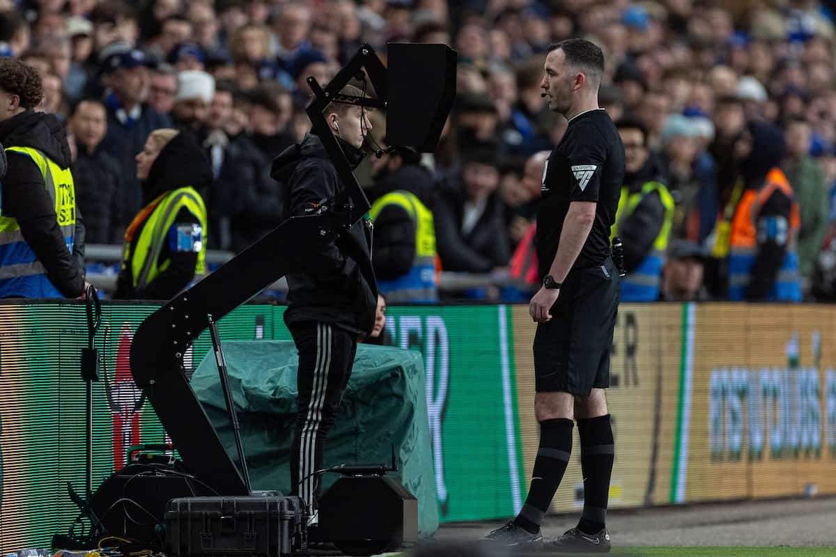 LONDON, ENGLAND - Sunday, February 25, 2024: Referee Chris Kavanagh view a VAR screen before disallowing Liverpool's goal during the Football League Cup Final match between Chelsea FC and Liverpool FC at Wembley Stadium. (Photo by David Rawcliffe/Propaganda)