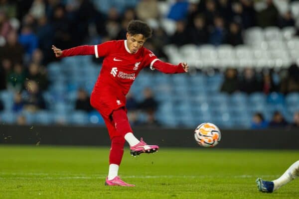 LEEDS, ENGLAND – Donnerstag, 29. Februar 2024: Liverpools Trent Kone-Doherty schießt beim Spiel der 5. Runde des FA Youth Cup zwischen den U-18-Spielern des Leeds United FC und den U-18-Jährigen des Liverpool FC das erste Tor seiner Mannschaft zum 3:1 Elland Road.  (Foto von David Rawcliffe/Propaganda)