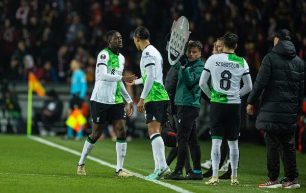 PRAGUE, CZECH REPUBLIC - Thursday, March 7, 2024: Liverpool's Ibrahima Konaté (L) is replaced by substitute captain Virgil van Dijk during the UEFA Europa League Round of 16 1st Leg match between AC Sparta Praha and Liverpool FC at Stadion Letná. (Photo by David Rawcliffe/Propaganda)