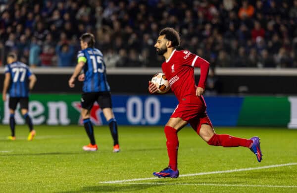 BERGAMO, ITALY - Thursday, April 18, 2024: Liverpool's Mohamed Salah runs back with the ball after scoring the first goal from a penalty kick during the UEFA Europa League Quarter-Final 2nd Leg match between BC Atalanta and Liverpool FC at the Stadio Atleti Azzurri d'Italia. (Photo by David Rawcliffe/Propaganda)