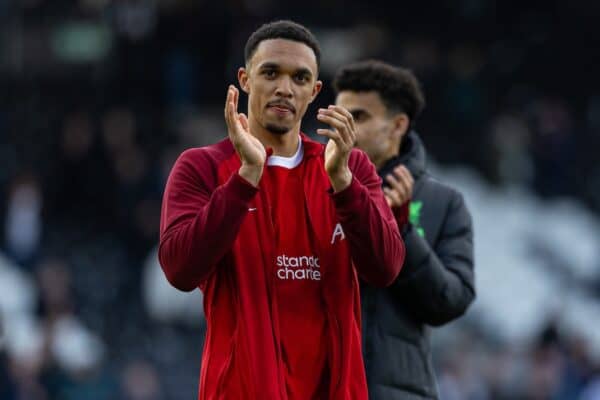 LONDON, ENGLAND – Sonntag, 21. April 2024: Liverpools Trent Alexander-Arnold feiert nach dem FA Premier League-Spiel zwischen Fulham FC und Liverpool FC im Craven Cottage. Liverpool gewann 3:1. (Foto von David Rawcliffe/Propaganda)