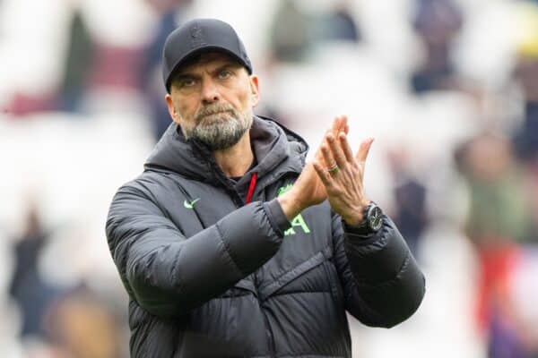 LONDON, ENGLAND - Saturday, April 27, 2024: Liverpool's manager Jürgen Klopp applauds the supporters after the FA Premier League match between West Ham United FC and Liverpool FC at the London Stadium. (Photo by David Rawcliffe/Propaganda)