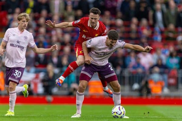 LIVERPOOL, ENGLAND - Sunday, August 25, 2024: Brentford's Vitaly Janelt (R) is challenged by Liverpool's Diogo Jota during the FA Premier League match between Liverpool FC and Brentford FC at Anfield. (Photo by David Rawcliffe/Propaganda)