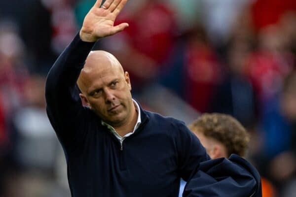 LIVERPOOL, ENGLAND - Sunday, August 25, 2024: Liverpool's head coach Arne Slot waves to the supporters after the FA Premier League match between Liverpool FC and Brentford FC at Anfield. (Photo by David Rawcliffe/Propaganda)