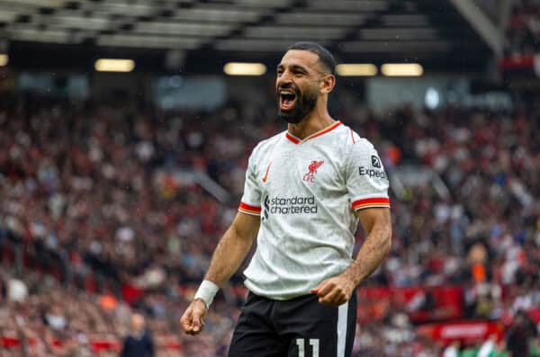 MANCHESTER, ENGLAND – Sonntag, 1. September 2024: Liverpools Mohamed Salah feiert, nachdem er im FA Premier League-Spiel zwischen Manchester United FC und Liverpool FC im Old Trafford das dritte Tor erzielt hat. (Foto von David Rawcliffe/Propaganda)