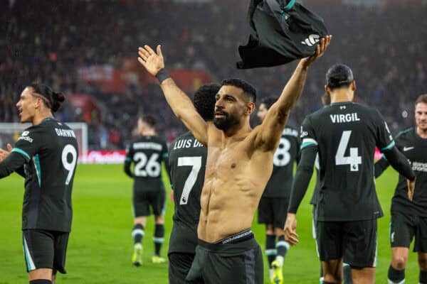 SOUTHAMPTON, ENGLAND - Sunday, November 24, 2024: Liverpool's Mohamed Salah celebrates after scoring the third goal during the FA Premier League match between Southampton FC and Liverpool FC at St Mary's Stadium. (Photo by David Rawcliffe/Propaganda)
