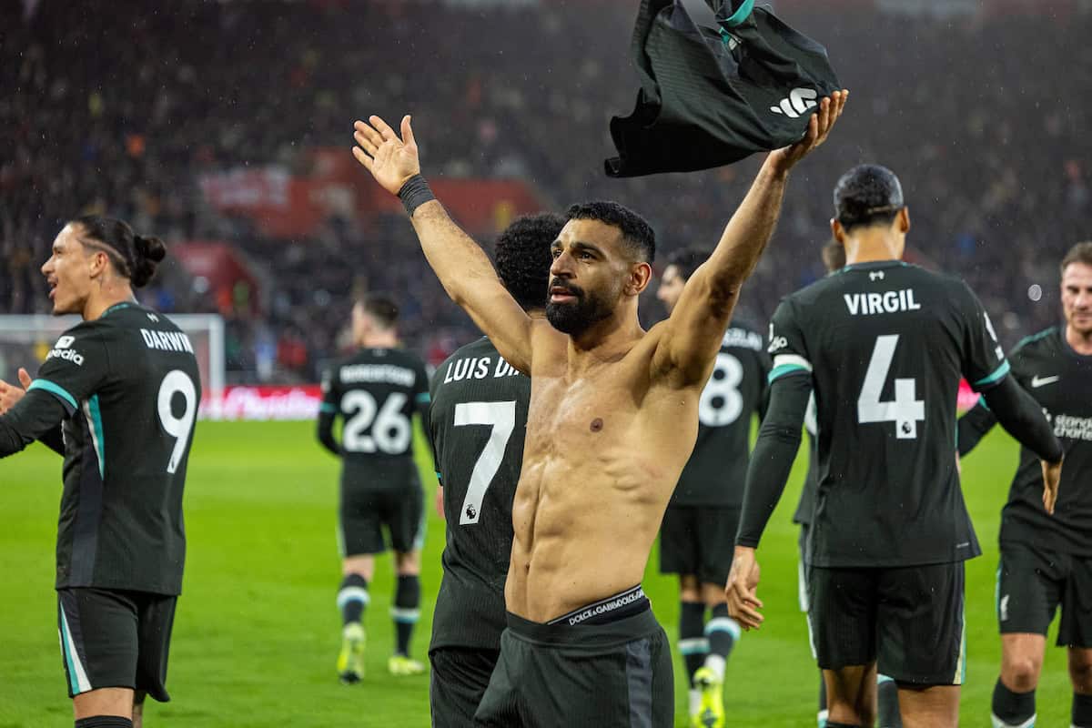 SOUTHAMPTON, ENGLAND - Sunday, November 24, 2024: Liverpool's Mohamed Salah celebrates after scoring the third goal during the FA Premier League match between Southampton FC and Liverpool FC at St Mary's Stadium. (Photo by David Rawcliffe/Propaganda)