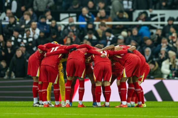 NEWCASTLE-UPON-TYNE, ENGLAND - Wednesday, December 4, 2024: Liverpool players form a pre-match huddle before during the FA Premier League match between Newcastle United FC and Liverpool FC at St James' Park. (Photo by David Rawcliffe/Propaganda)