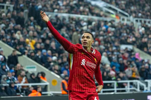 NEWCASTLE-UPON-TYNE, ENGLAND - Wednesday, December 4, 2024: Liverpool's Trent Alexander-Arnold assisting his side's second equalising goal during the FA Premier League match between Newcastle United FC and Liverpool FC at St James' Park. (Photo by David Rawcliffe/Propaganda)