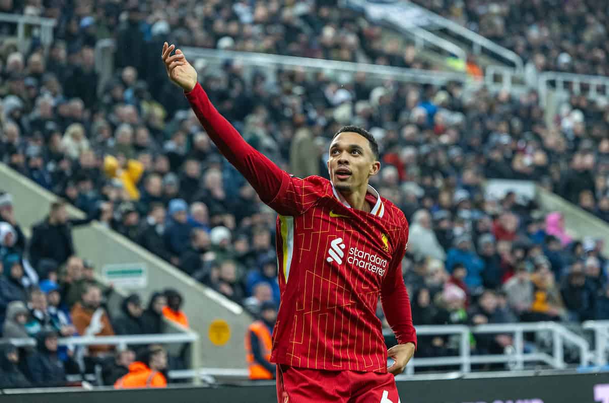 NEWCASTLE-UPON-TYNE, ENGLAND - Wednesday, December 4, 2024: Liverpool's Trent Alexander-Arnold assisting his side's second equalising goal during the FA Premier League match between Newcastle United FC and Liverpool FC at St James' Park. (Photo by David Rawcliffe/Propaganda)