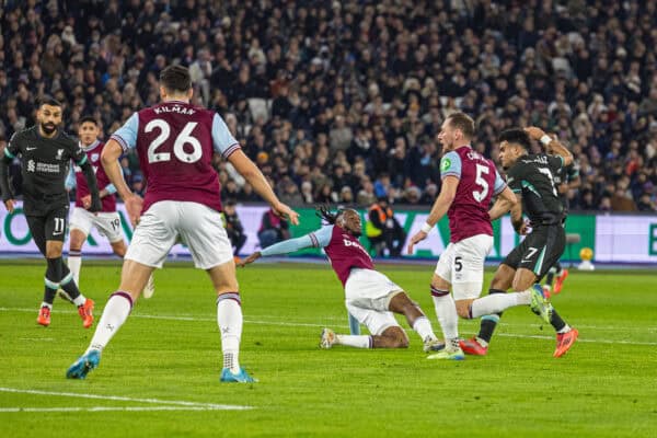 LONDON, ENGLAND - Sunday, December 29, 2024: Liverpool's Luis Díaz scores the first goal during the FA Premier League match between West Ham United FC and Liverpool FC at the London Stadium. (Photo by David Rawcliffe/Propaganda)