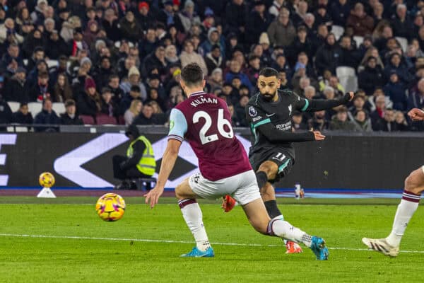 LONDON, ENGLAND - Sunday, December 29, 2024: Liverpool's Mohamed Salah scores the third goal, his 20th league goal of the season, during the FA Premier League match between West Ham United FC and Liverpool FC at the London Stadium. (Photo by David Rawcliffe/Propaganda)