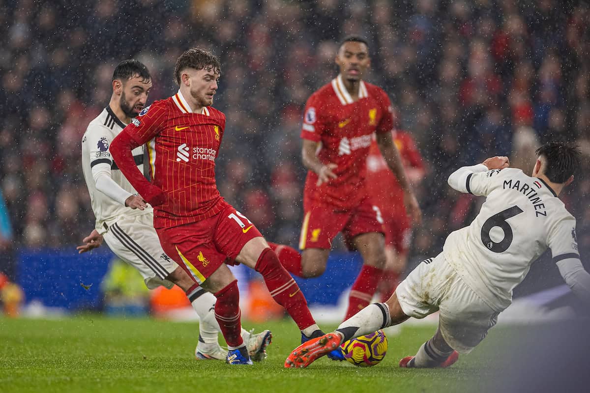 LIVERPOOL, ENGLAND - Sunday, January 5, 2025: Liverpool's Harvey Elliott is challenged by Manchester United's Lisandro Martínez (R) during the FA Premier League match between Liverpool FC and Manchester United FC at Anfield. (Photo by David Rawcliffe/Propaganda)