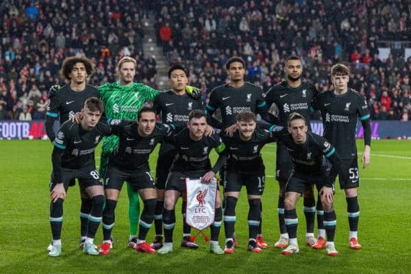 EINDHOVEN, NETHERLANDS - Wednesday, January 29, 2025: Liverpool players line-up for a team group photograph before the UEFA Champions League Matchday 8 game between PSV Eindhoven and Liverpool FC at the Philips Stadion. (Photo by David Rawcliffe/Propaganda)