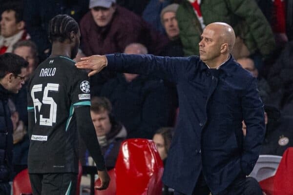 EINDHOVEN, NETHERLANDS - Wednesday, January 29, 2025: Liverpool's Amara Nallo walks off past head coach Arne Slot after being shown a red card and sent offara Nallo during the UEFA Champions League Matchday 8 game between PSV Eindhoven and Liverpool FC at the Philips Stadion. (Photo by David Rawcliffe/Propaganda)