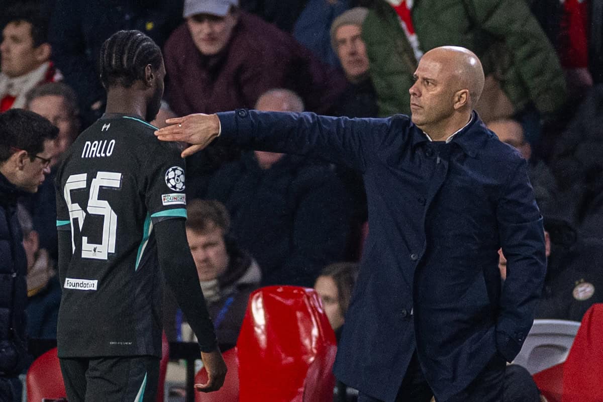 EINDHOVEN, NETHERLANDS - Wednesday, January 29, 2025: Liverpool's Amara Nallo walks off past head coach Arne Slot after being shown a red card and sent offara Nallo during the UEFA Champions League Matchday 8 game between PSV Eindhoven and Liverpool FC at the Philips Stadion. (Photo by David Rawcliffe/Propaganda)