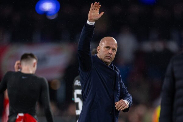 EINDHOVEN, NETHERLANDS - Wednesday, January 29, 2025: Liverpool's head coach Arne Slot waves to the supporters after the UEFA Champions League Matchday 8 game between PSV Eindhoven and Liverpool FC at the Philips Stadion. (Photo by David Rawcliffe/Propaganda)