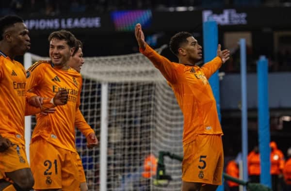 MANCHESTER, ENGLAND - Tuesday, February 11, 2025: Real Madrid's Jude Bellingham (R) celebrates after scoring his side's third goal, to win the game 3-2 in injury-time, during the UEFA Champions League Knockout phase play-off 1st Leg match between Manchester City FC and Real Madrid CF at the City of Manchester Stadium. (Photo by David Rawcliffe/Propaganda)