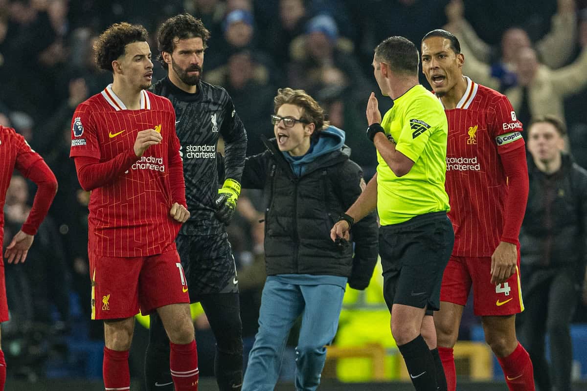 LIVERPOOL, ENGLAND - Wednesday, February 12, 2025: Everton supporters run onto the pitch to taunt Liverpool players during the FA Premier League match between Everton FC and Liverpool FC, the 245th Merseyside Derby and the last one at Goodison Park. The game ended in a 2-2 draw. (Photo by David Rawcliffe/Propaganda)