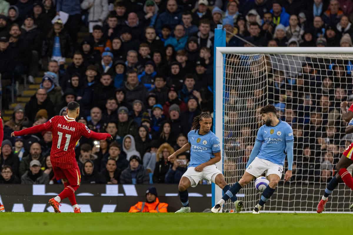 MANCHESTER, ENGLAND - Sunday, February 23, 2025: Liverpool's Mohamed Salah scores the first goal during the FA Premier League match between Manchester City FC and Liverpool FC at the City of Manchester Stadium. (Photo by David Rawcliffe/Propaganda)