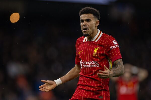 MANCHESTER, ENGLAND - Sunday, February 23, 2025: Liverpool's Luis Díaz during the FA Premier League match between Manchester City FC and Liverpool FC at the City of Manchester Stadium. (Photo by David Rawcliffe/Propaganda)