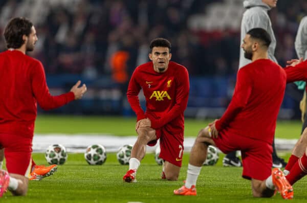 PARIS, FRANCE - Wednesday, March 5, 2025: Liverpool's Luis Díaz during the pre-match warm-up before the UEFA Champions League Round of 16 1st Leg game between Paris Saint-Germain and Liverpool FC at the Parc des Princes. (Photo by David Rawcliffe/Propaganda)