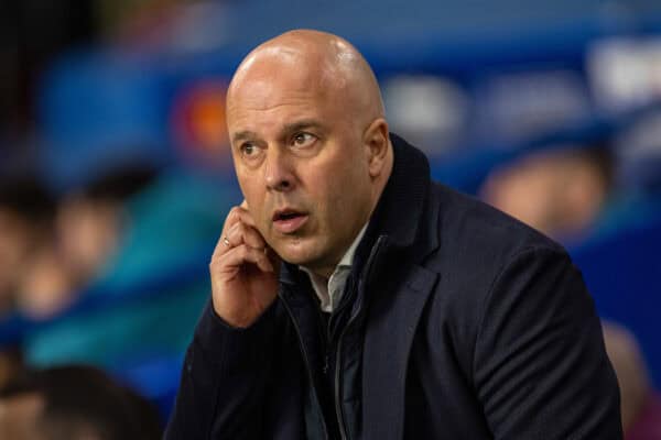 PARIS, FRANCE - Wednesday, March 5, 2025: Liverpool's head coach Arne Slot during the UEFA Champions League Round of 16 1st Leg game between Paris Saint-Germain and Liverpool FC at the Parc des Princes. (Photo by David Rawcliffe/Propaganda)