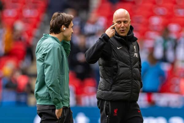 LONDON, ENGLAND - Sunday, March 16, 2025: Liverpool's head coach Arne Slot with Federico Chiesa (L) on the pitch before the Football League Cup Final match between Liverpool FC and Newcastle United FC at Wembley Stadium. (Photo by David Rawcliffe/Propaganda)